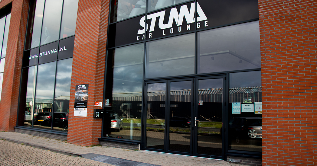 Stunna Car Lounge showroom-gevel.